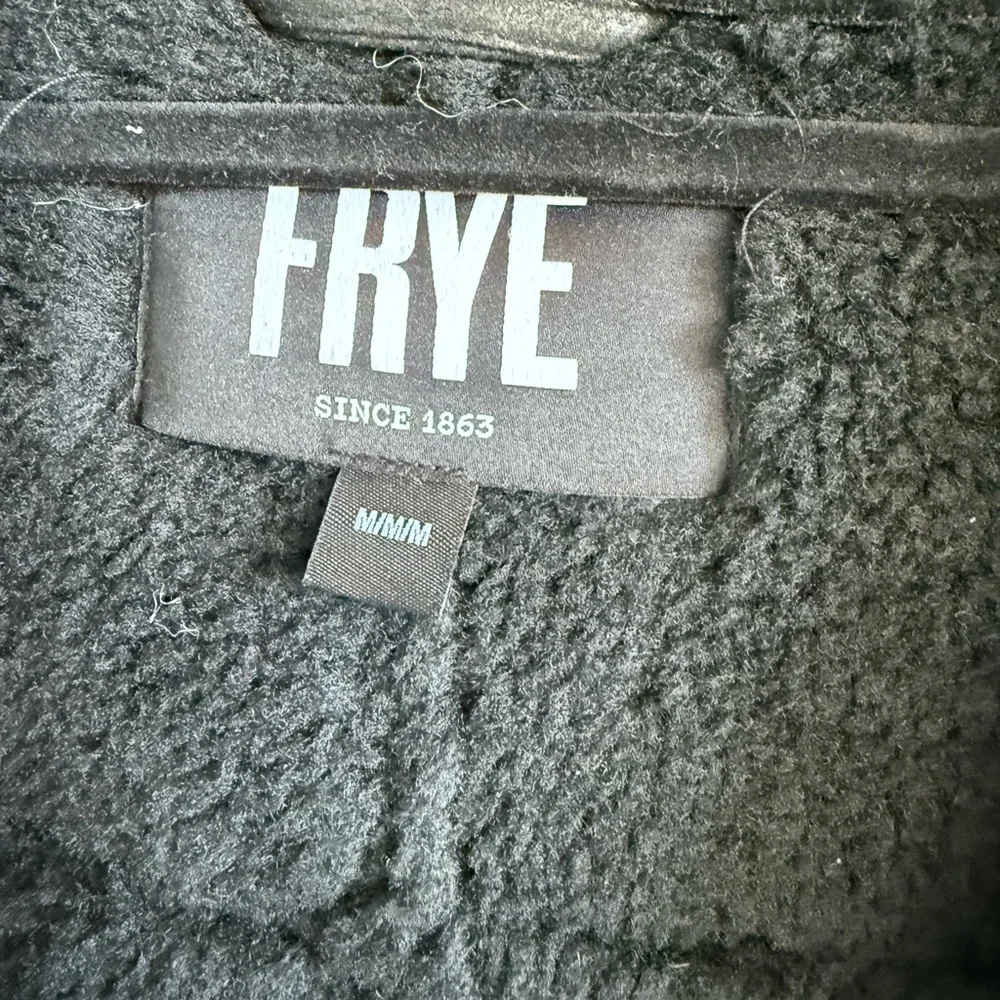 FRYE Black Sherpa Vest - Picture 4 of 6